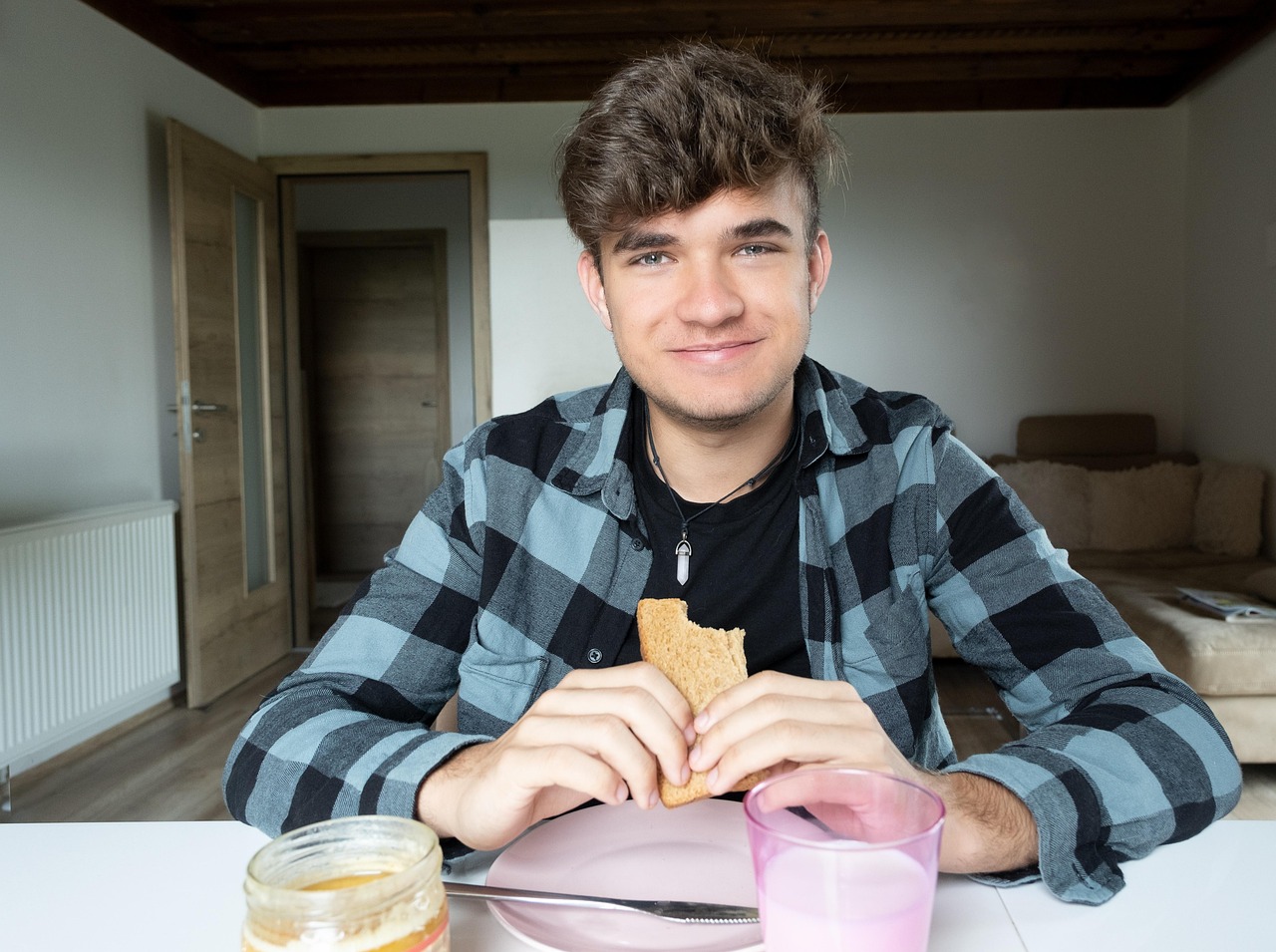 breakfast, man, students, college student, meal, snack, shirt, at home, food, happy, human, pleasure, college student, college student, college student, college student, college student